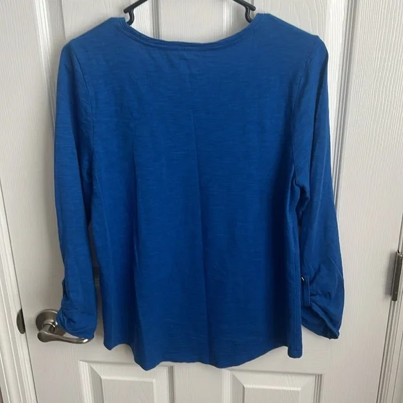 Chico's Ultimate Tee Blue Long Sleeve Top with Roll Tab Sleeves Size‎ 0 Small - Picture 4 of 6
